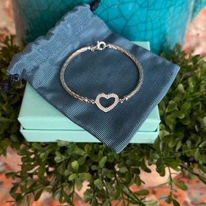 NEW 💎Genuine Diamond Heart Bangle💎 Mann’s Jewelers .09cts